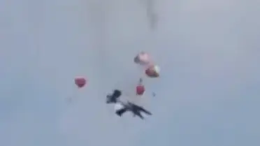 Gösteri Yapan İki Uçak Havada Çarpıştı