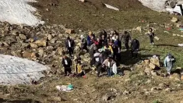 Hakkari Yüksekova'da Trafik Kazası: Minibüs Uçuruma Yuvarlandı, 1 Kişi Hayatını Kaybetti