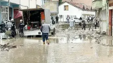 Havza'da Sel Afeti: 4 Mahallede Elektrik Kesintisi, Okullarda Eğitime Ara Verildi
