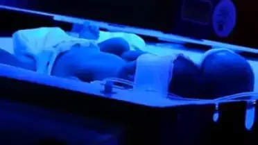 İstanbul'da Kuvözdeki Bebek Yanarak Ağır Yaralandı: Teknik İhmal İddiası