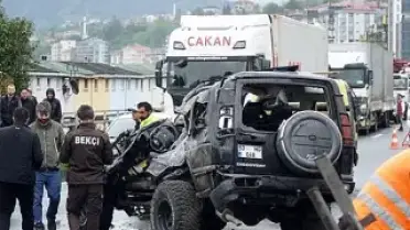 Kaza: Takla Atan Cip Karşı Şeritteki Aracın Üzerine Düştü: 1 Ölü, 7 Yaralı