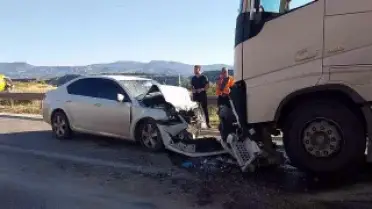 Mersin'de Trafik Kazası: Anne ve Kızı Hayatını Kaybetti, Baba Ağır Yaralandı