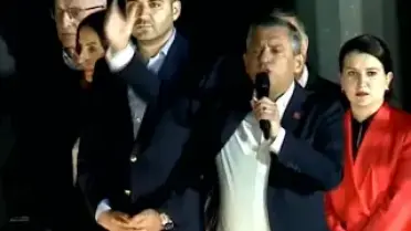Özgür Özel: 'Bu binadayım, hiçbir yere gitmiyorum'