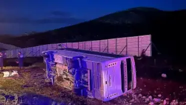 Taraftarları Taşıyan Midibüs Devrildi: 18 Yaralı