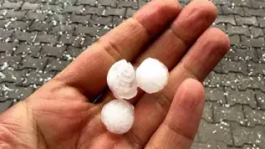 Tatvan'da Etkili Olan Dolu Yağışı Hayatı Olumsuz Etkiledi