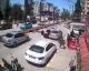 Park Halindeki Araca Çarpan Mopedden Yere Savrulan 2 Kişi, Sürücünün Dikkatli Müdahalesiyle Ezilmekten Kurtuldu