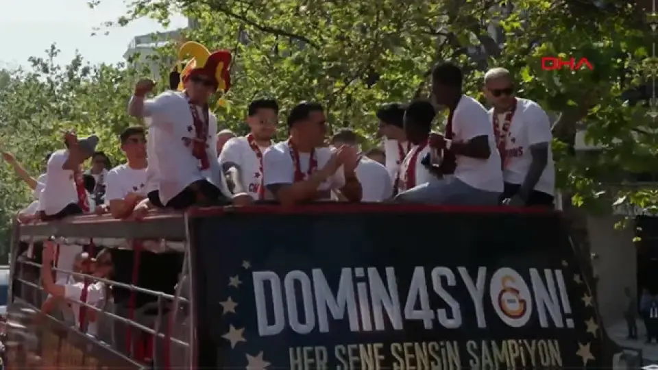 Galatasaray'ın 26. Şampiyonluğu: İstanbul'da Otobüs Turu Düzenlendi