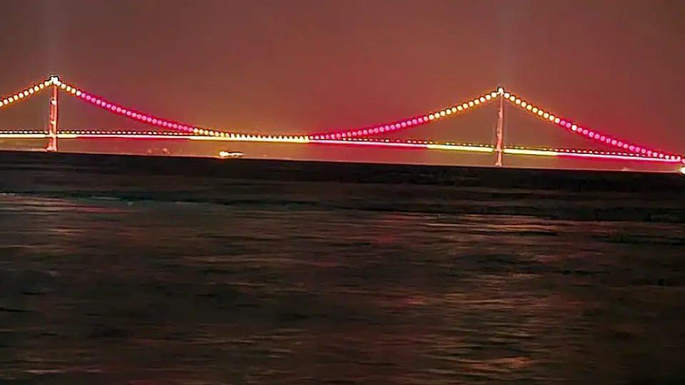 1915 Çanakkale Köprüsü Galatasaray'ın Şampiyonluğu İçin Sarı-Kırmızıya Büründü