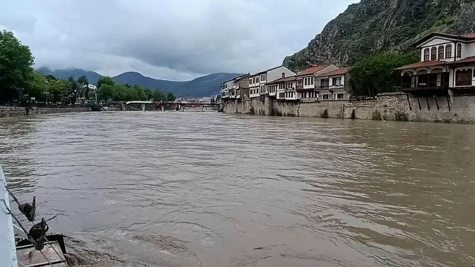 Amasya ve Taşova'da Eğitime Bir Gün Ara Verildi