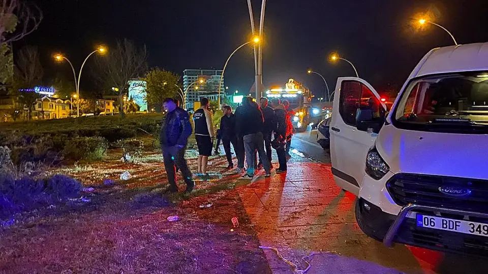 Ankara'da Aydınlatma Direğine Çarpan Motosiklet Sürücüsü Hayatını Kaybetti