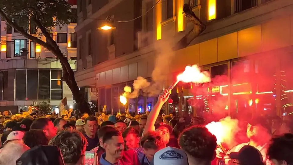 Aston Villa Taraftarları İstanbul'da Şampiyonluğu Kutladı