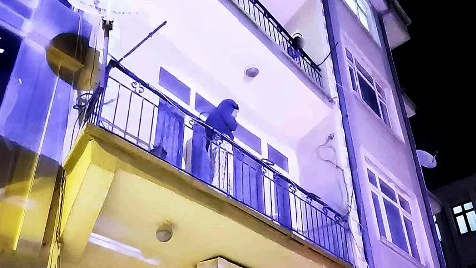 Ayrıldığı Sevgilisinin Evini Bastığı Kadın, Çocuğunu Kurtarmak İçin Balkondan Atladı