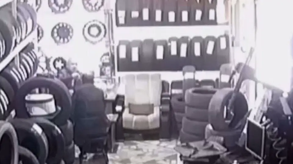 Bayrampaşa'da Akrabasını Silahla Vuran Şüpheli Kamerada