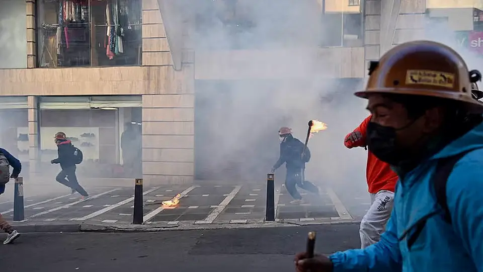 Bolivya'da Madenciler Protesto Ediyor: Ülke Genelinde Yollar Kapandı
