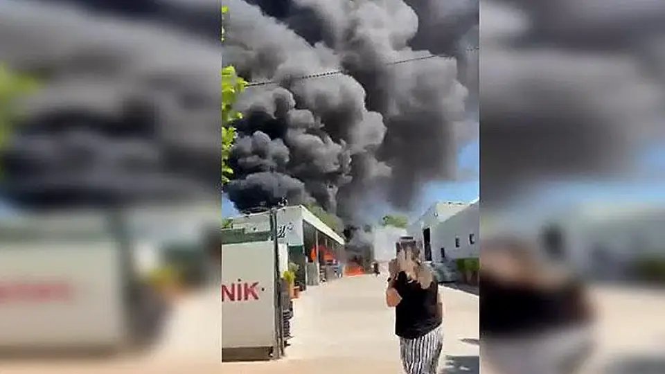 Bursa'da Depo Yangını Söndürüldü
