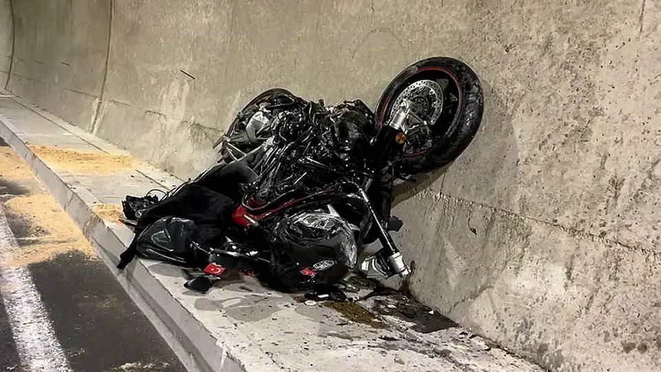 Bursa'da Trafik Kazası: Motosiklet Sürücüsü Hayatını Kaybetti, Oğlu Ağır Yaralandı