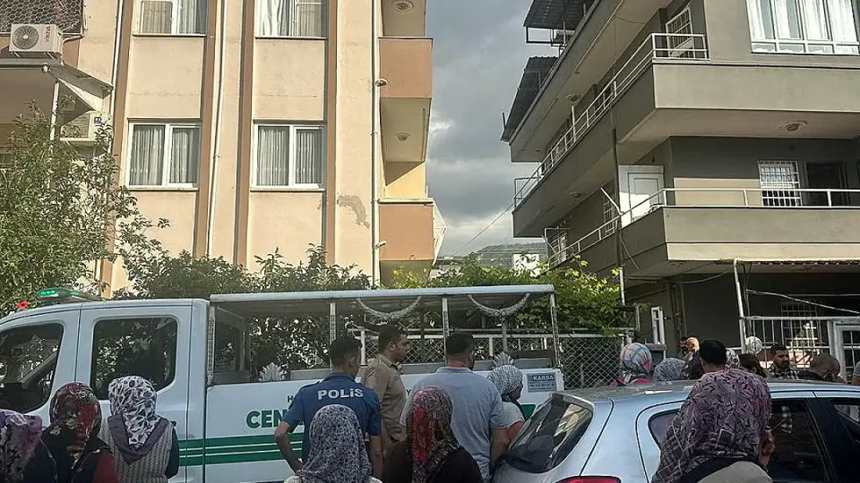Eşini Tüfekle Vurarak Öldürdü
