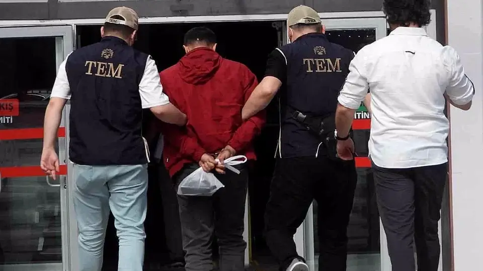 Eskişehir'de Kırmızı Bültenle Aranan Yabancı Uyruklu Şahıs Tutuklandı