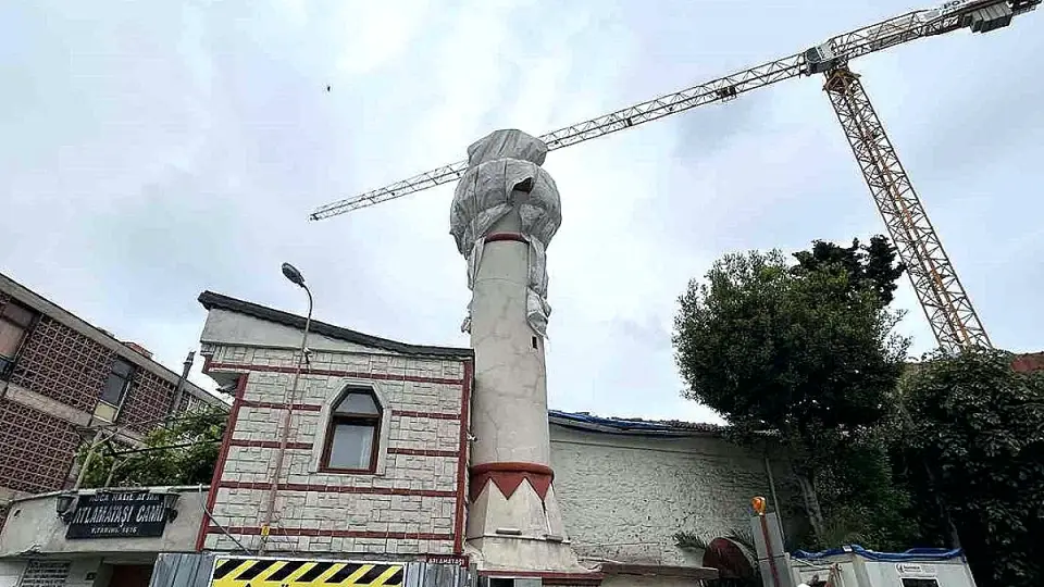 Fatih'te Tarihi Cami Minaresi Vinci Nedenle Yıkıldı
