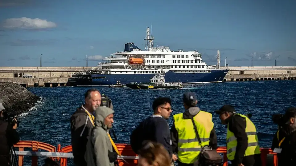 Hantavirüs salgınıyla mücadele eden MV Hondius gemisi Hollanda'ya ulaştı, karantina süreci başladı