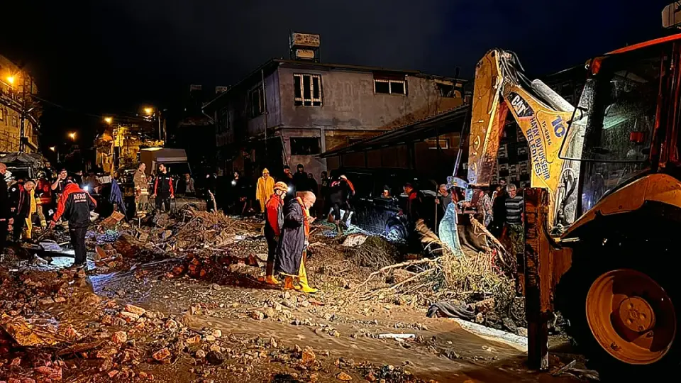 Hatay'da Sel Felaketi: 1 Kişi Hayatını Kaybetti, Ulaşım Aksadı