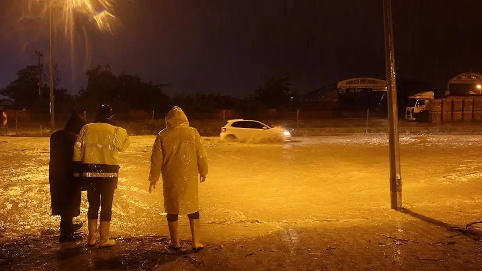 Hatay'da Şiddetli Sağanak Seli ve Göçük Felaketine Yol Açtı: 1 Ölü, Köprü Yıkıldı