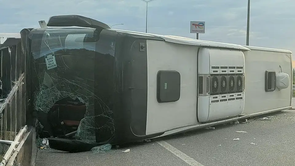 İstanbul-İzmir Otoyolu'nda Otobüs Kazası: 25 Yaralı