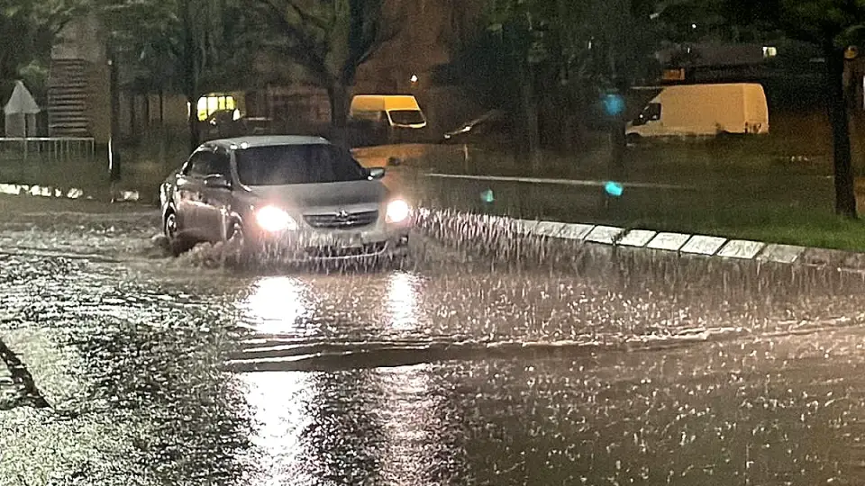 Kayseri'de Sağanak Sele Neden Oldu, Yollar Ulaşıma Kapandı
