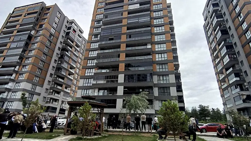 Kurtarma Girişiminde Boşluğa Düşen Kişi Hayatını Kaybetti