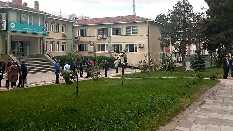 Malatya Valiliği: 5,6 Büyüklüğündeki Depremde 4 Kişinin Tedavisi Sürüyor