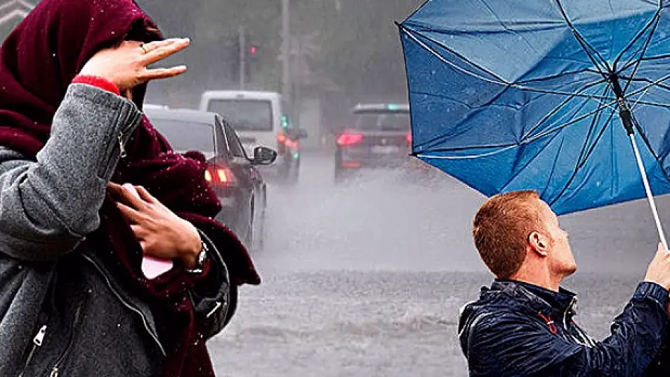 Meteoroloji'den Gök Gürültülü Sağanak ve Fırtına Uyarısı: Hava Sıcaklığı Düşüyor