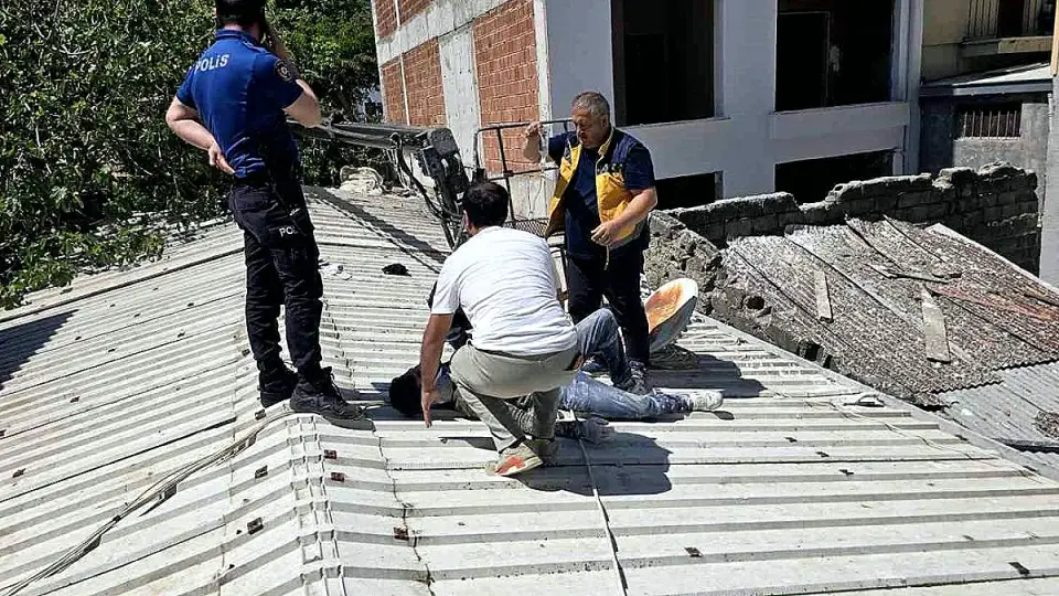 Mudanya'da Vinç Devrildi: 2 İşçi Yaralandı