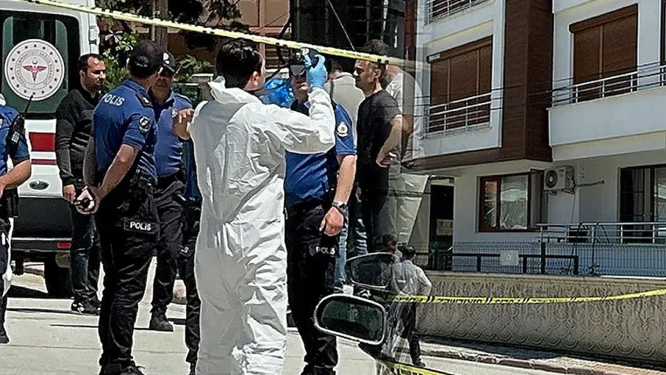 Parkta Ellerinde Kanla Bulunan Şüpheli: Anne ve Babasını Öldürdüğünü İtiraf Etti