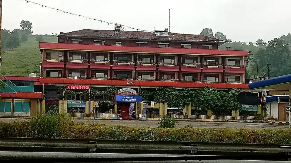 Sakarya'daki Otelde Silahlı Çatışma: 2 Ölü, 1 Yaralı