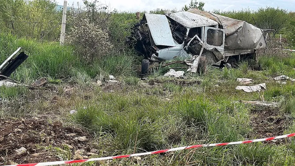 Tren Kamyonete Çarptı: 1 Ölü, 3 Yaralı
