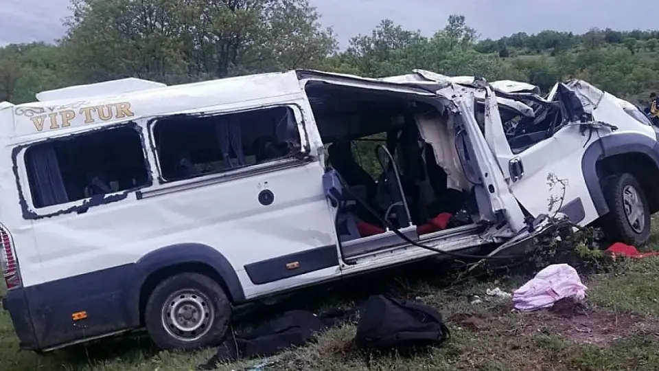 Yozgat'ta Öğrenci Servisi Devrildi: 2 Öğrenci ve Sürücü Hayatını Kaybetti, 7 Öğrenci Yaralandı