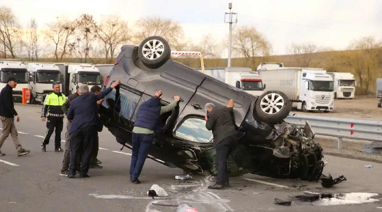 Erzurum'da Trafik Kazası: 4 Yaralı