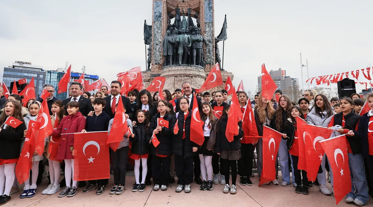 İBB Başkanvekili Nuri Aslan, 23 Nisan'da koltuğunu bir çocuğa devretti