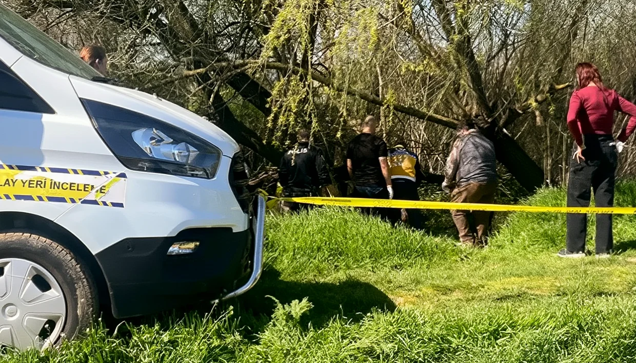 Kütahya'da Çay Kenarında Bir Erkek Cesedi Bulundu