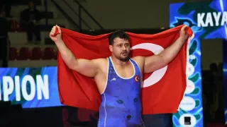Milli güreşçi Rıza Kayaalp'ten rekor Avrupa şampiyonluğu