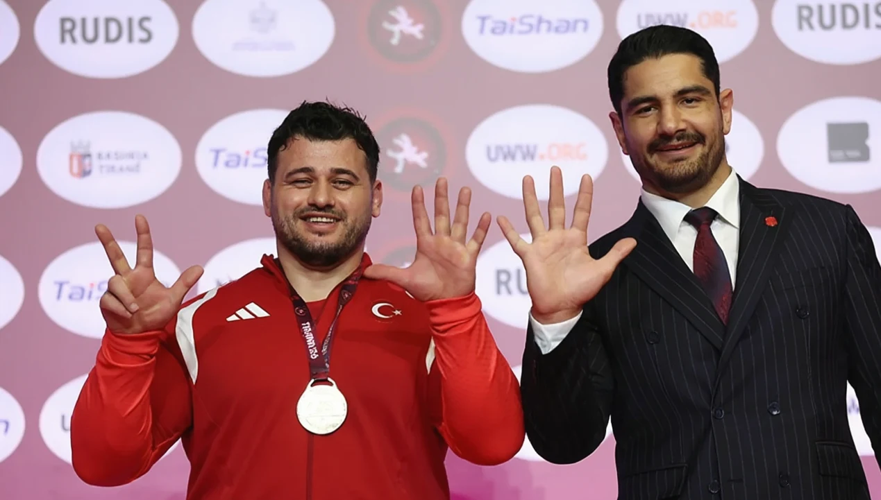 Rıza Kayaalp, Avrupa Şampiyonası'nda Rekor Kırdı