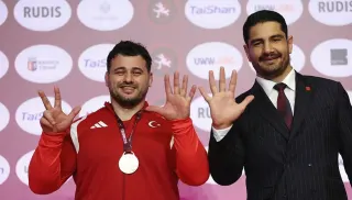 Rıza Kayaalp, Avrupa Şampiyonası'nda Rekor Kırdı