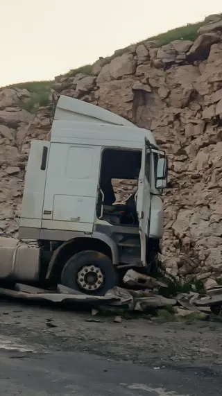 Siirt-Batman kara yolunda tır kazası: 1 yaralı