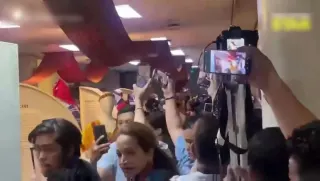 Senato Binasında Silah Sesleri Yükseldi