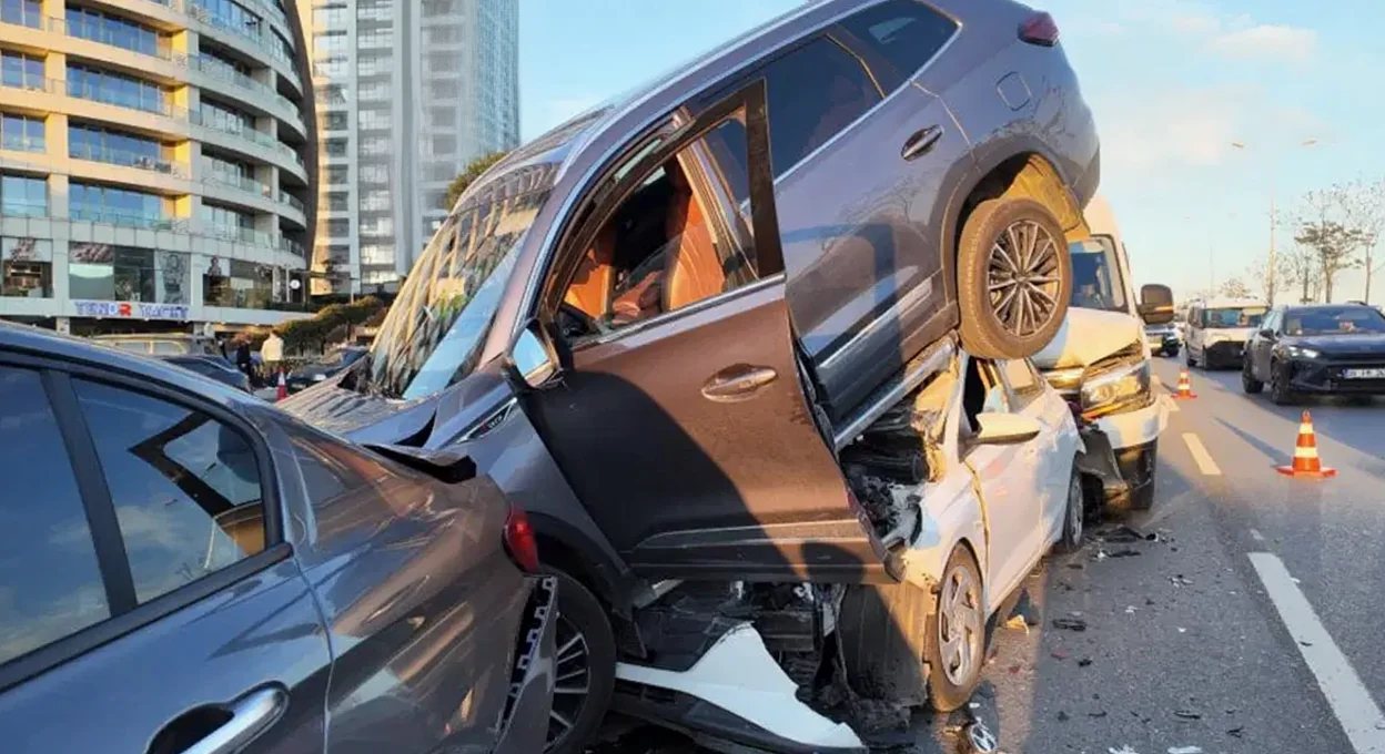 Kartal'da Zincirleme Kaza: 5 Yaralı