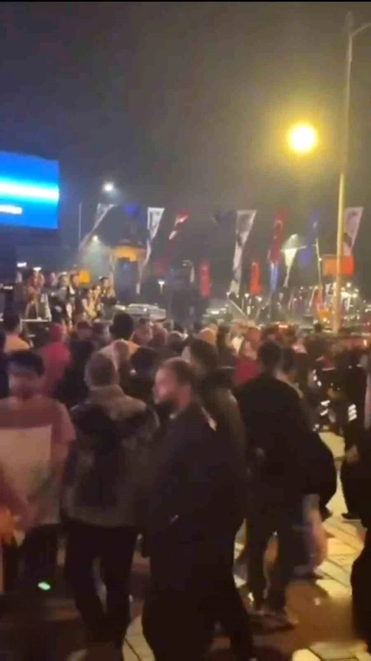 Üsküdar'da Galatasaraylı Taraftarlara Saldırı: Polis Müdahale Etti
