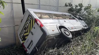 Alanya'da Okul Servisi Bahçeye Devrildi: 6 Öğrenci Hafif Yaralandı