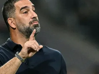 Arda Turan'ın Takımının Maçında Hava Saldırısı Sirenleri Çaldı: Sahadan Tahliye Edildi