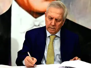 Aziz Yıldırım'dan Teknik Direktör ve Forvet Açıklaması: Tarih Verdi