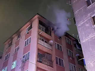 Bursa'da 6 Katlı Binada Yangın: Alevler Söndürüldü